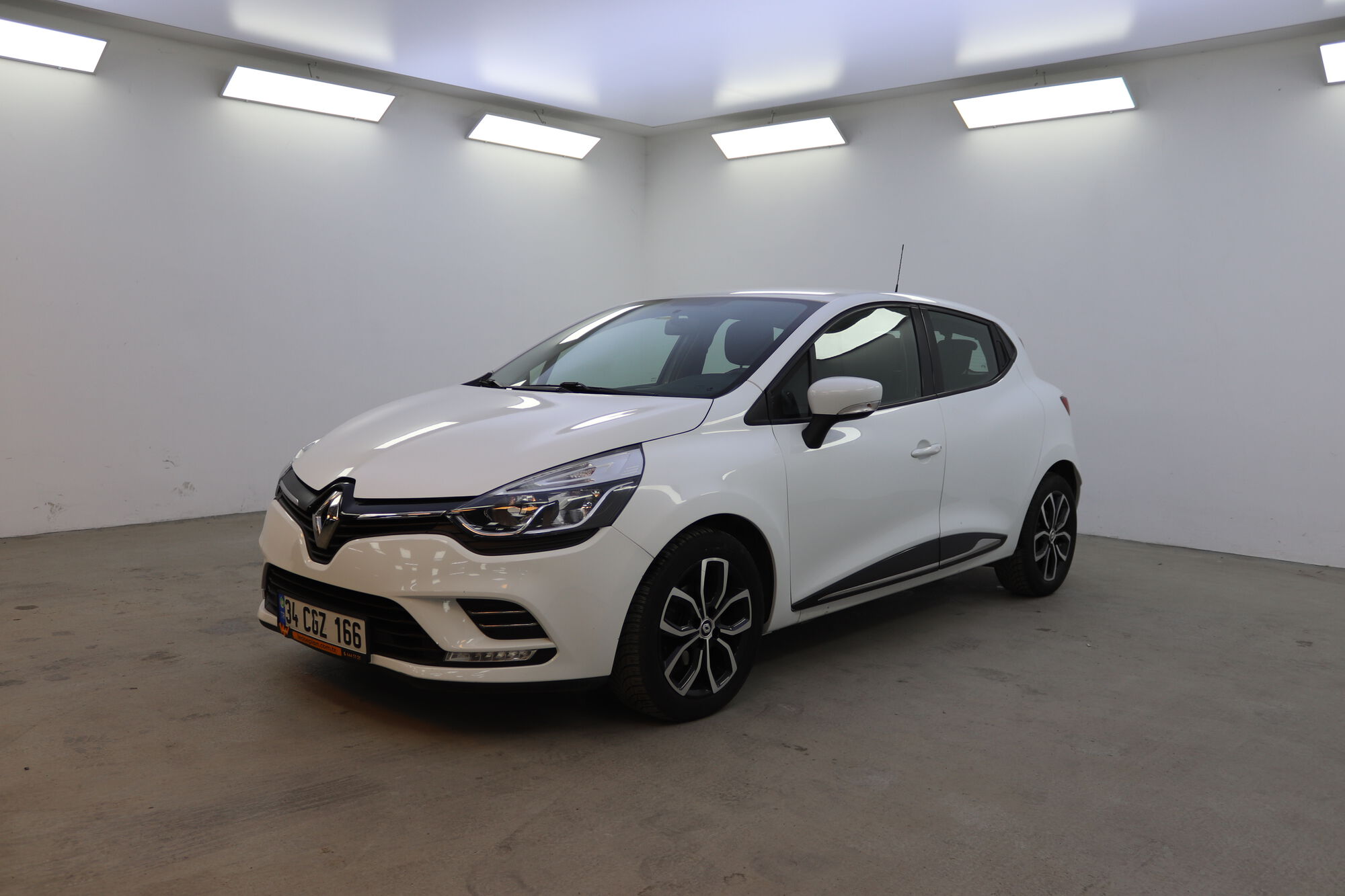 Renault Clio image number null
