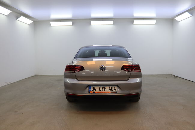 Volkswagen Passat image number null
