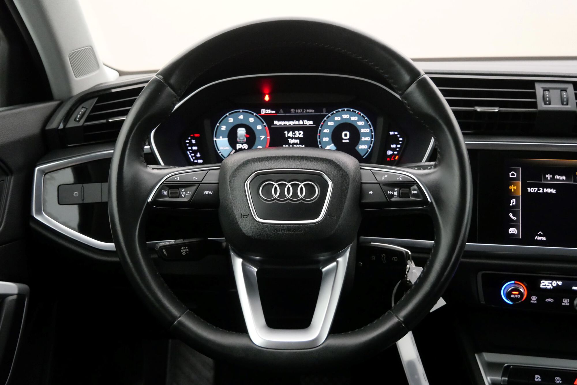 Audi Q3 image number null