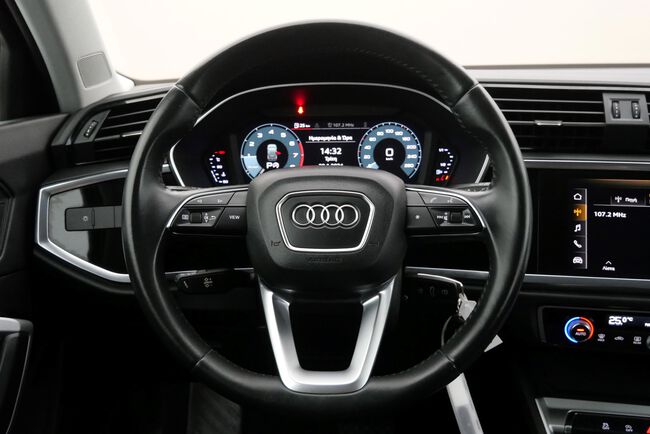 Audi Q3 image number null
