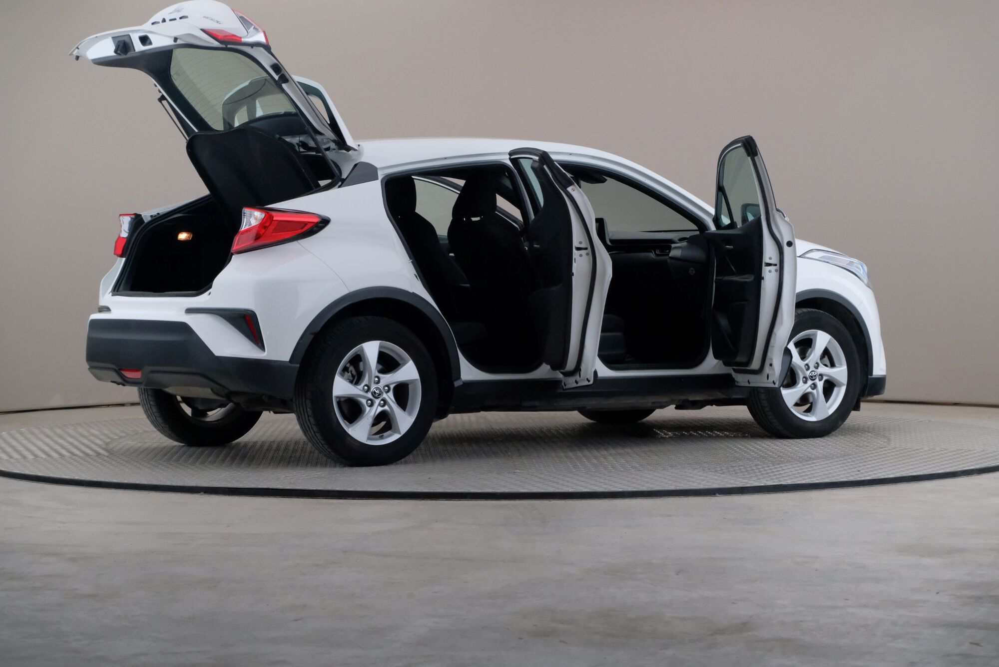 Toyota C-HR image number null