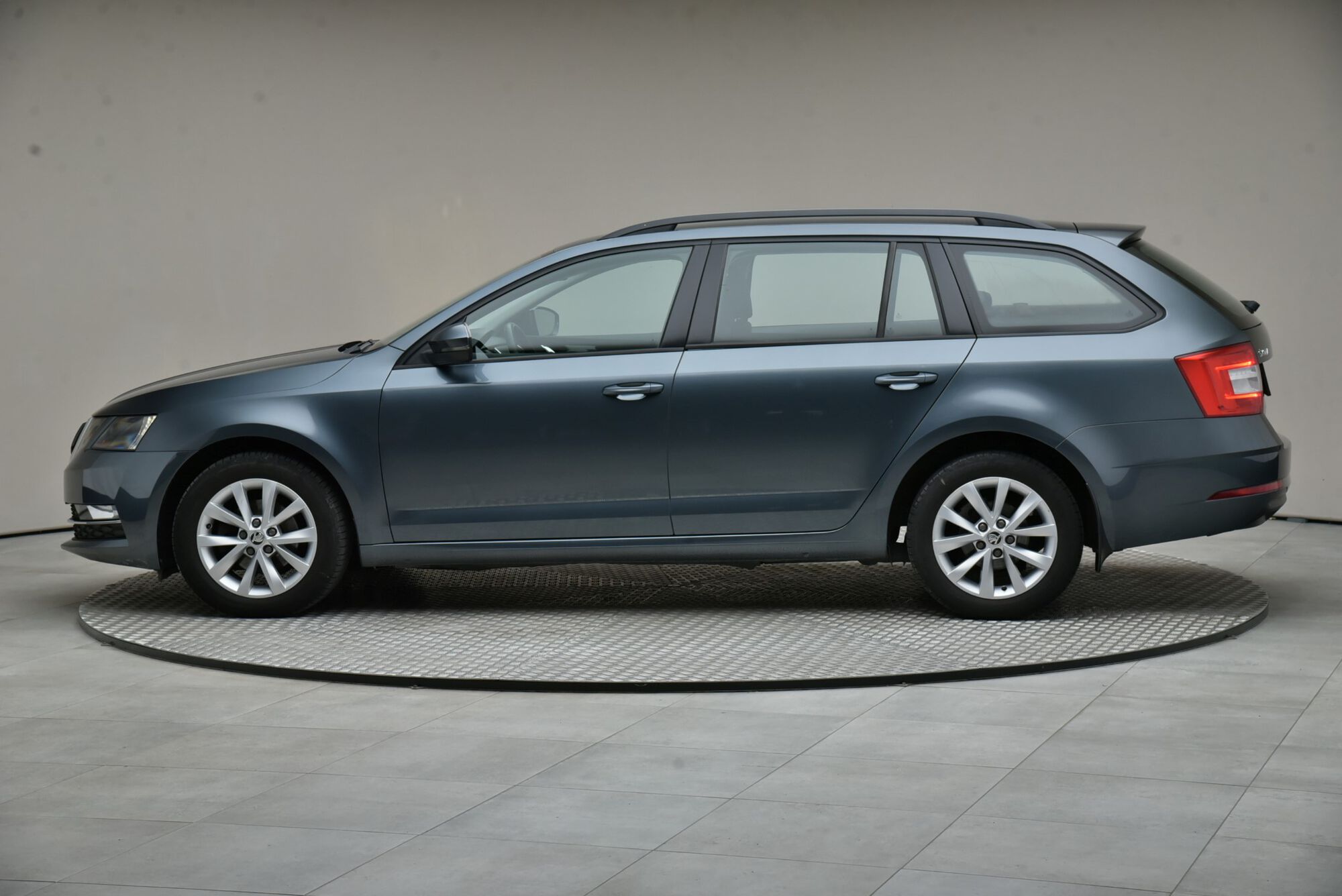 Škoda Octavia Combi image number null