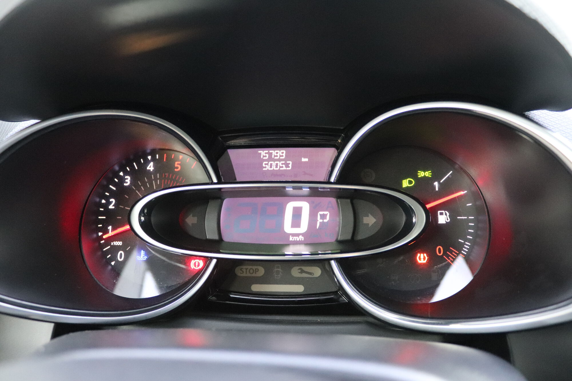 Renault Clio image number null