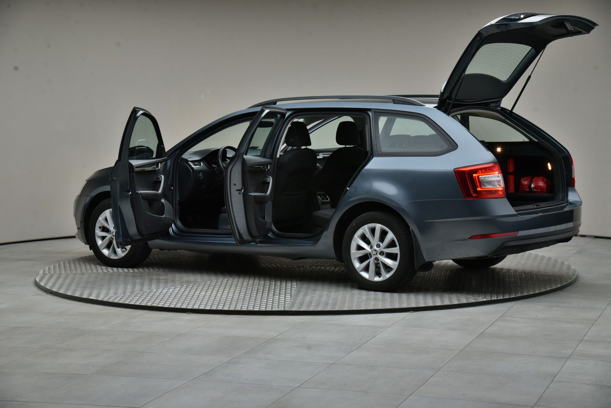 Škoda Octavia Combi image number null