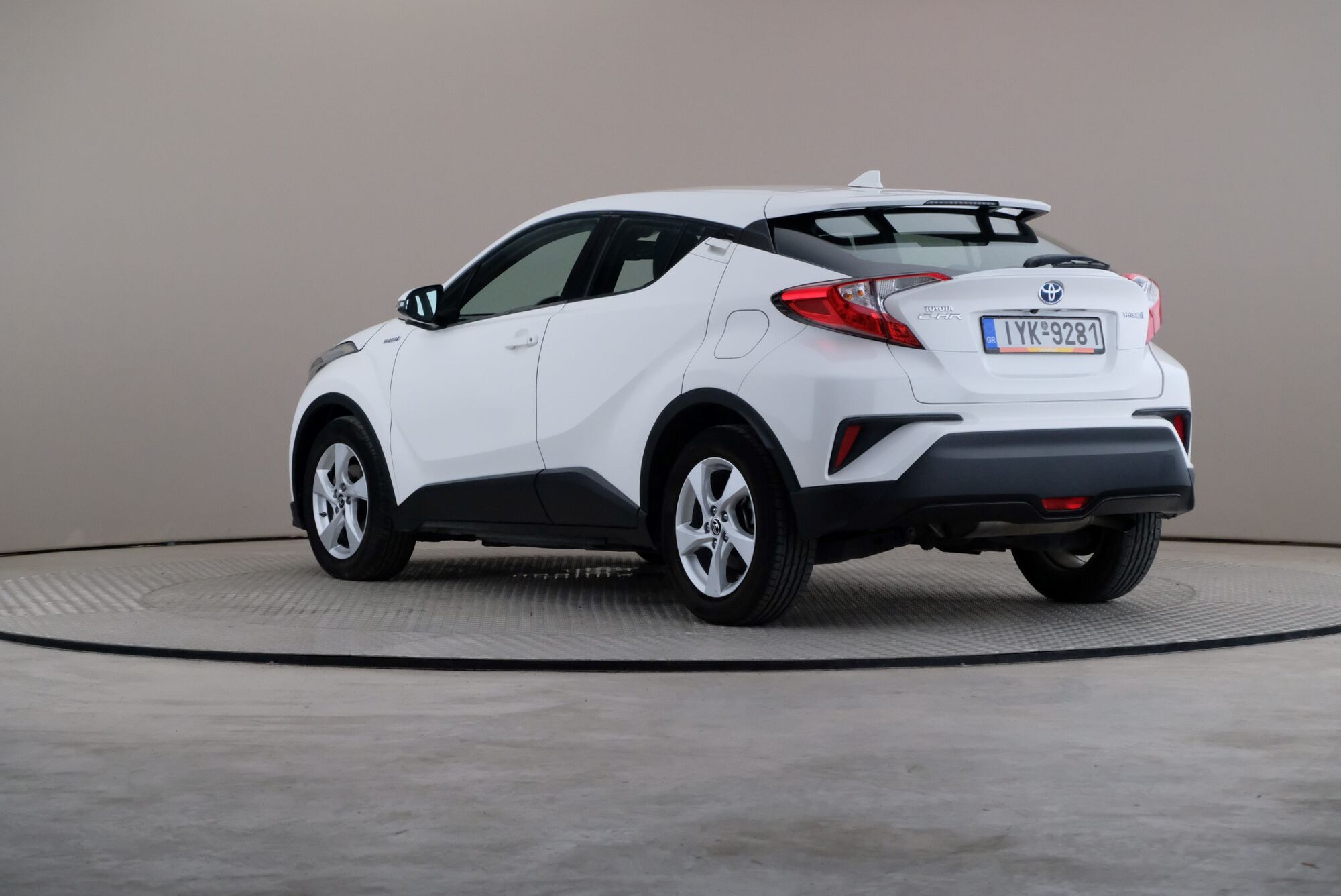 Toyota C-HR image number null