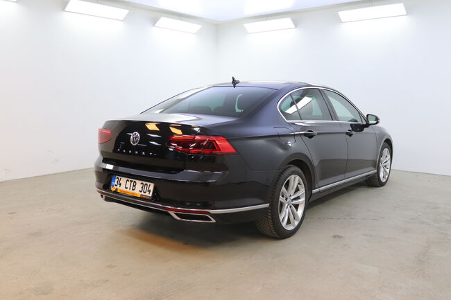 Volkswagen Passat image number null