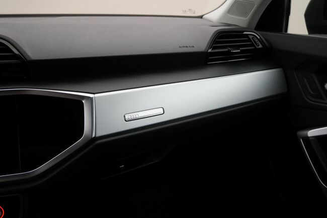 Audi Q3 image number null