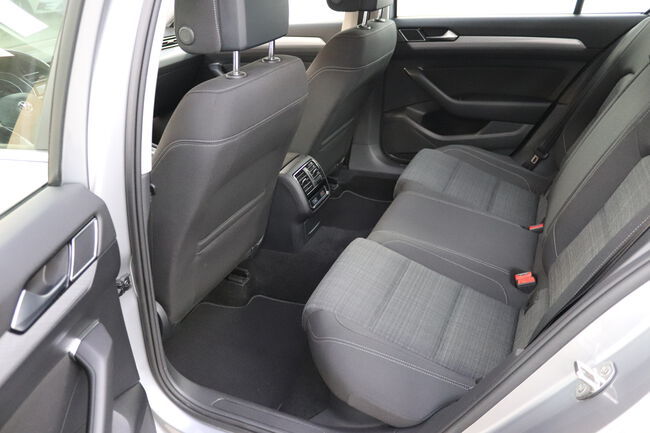 Volkswagen Passat image number null