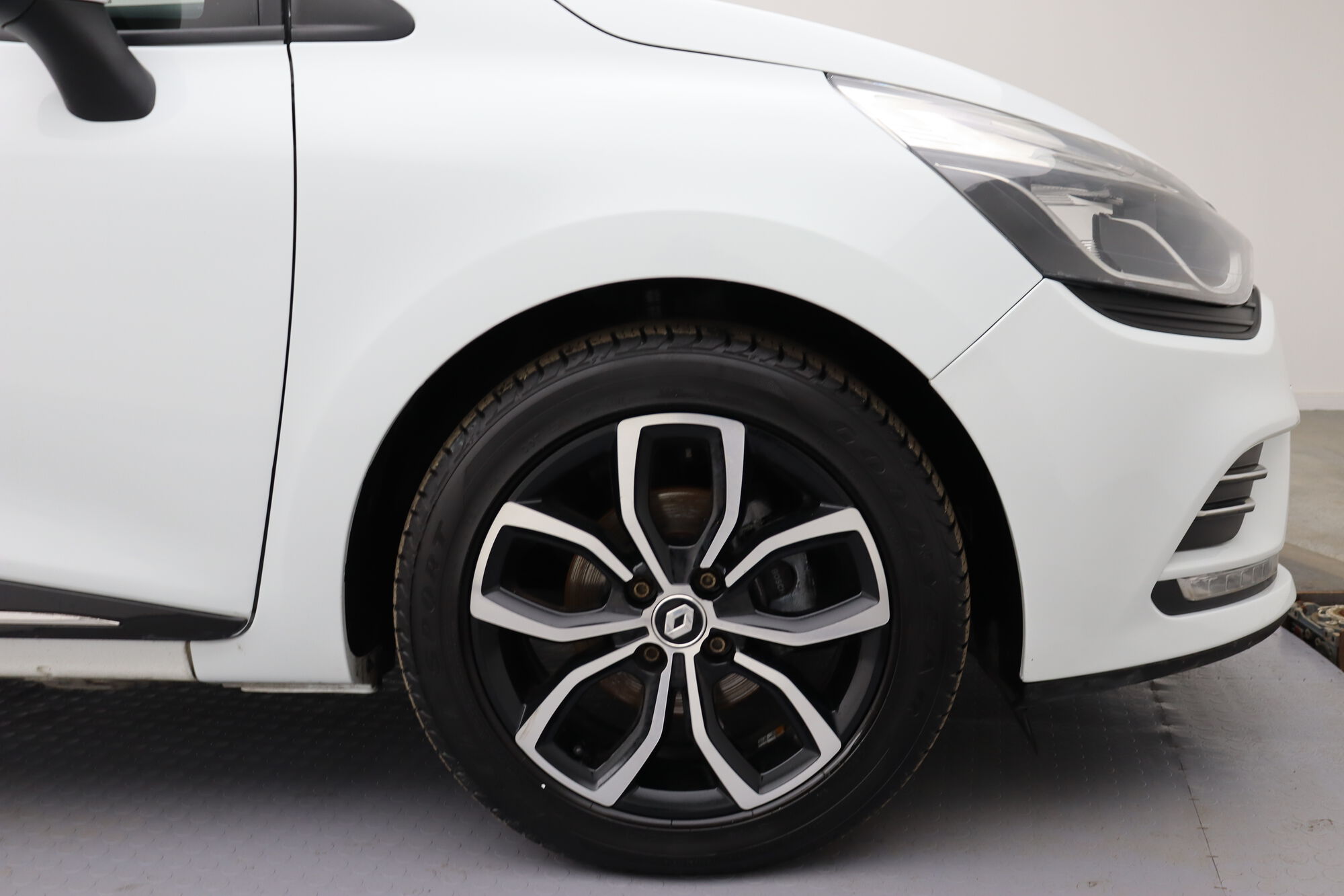 Renault Clio image number null