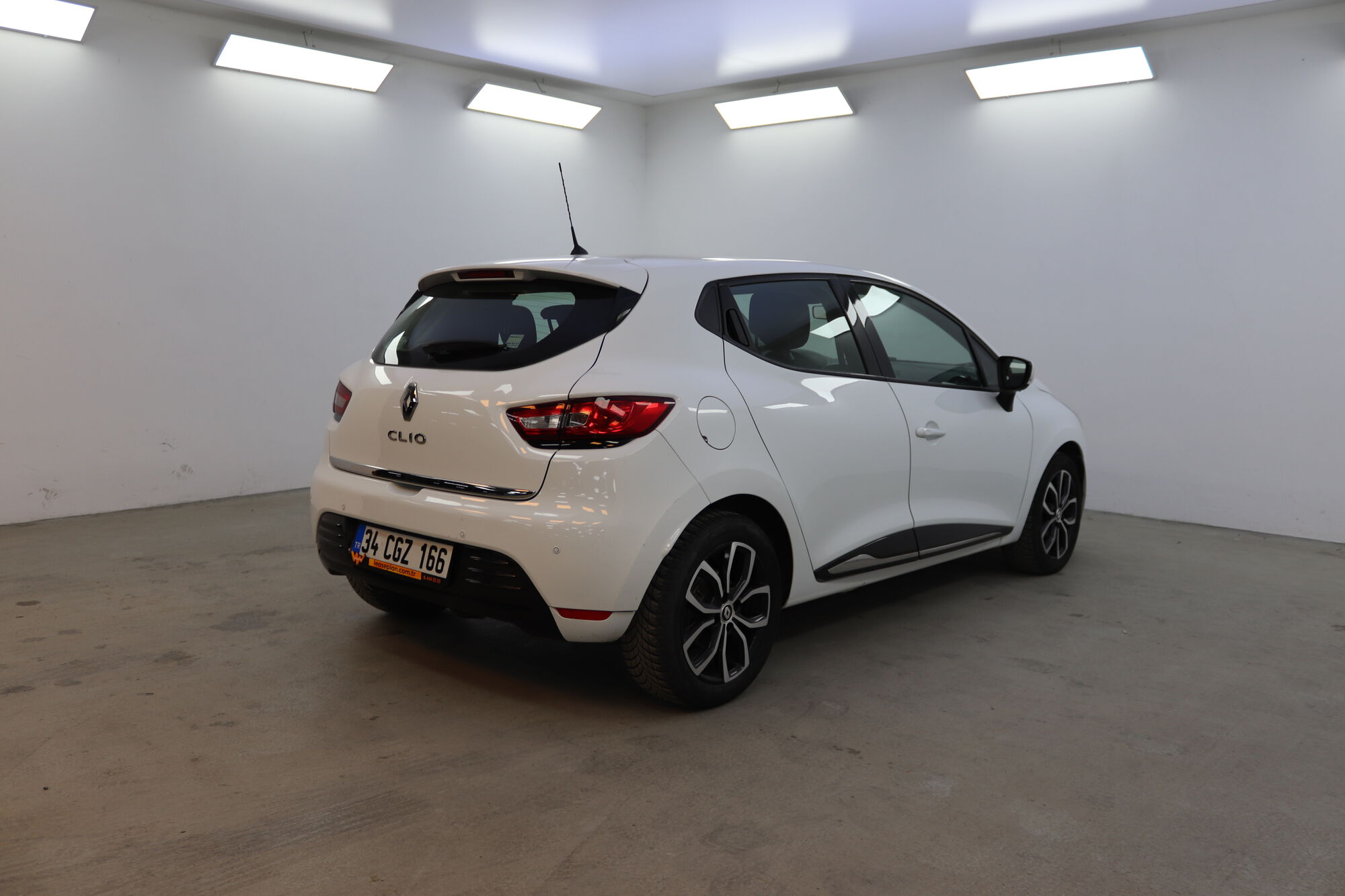 Renault Clio image number null