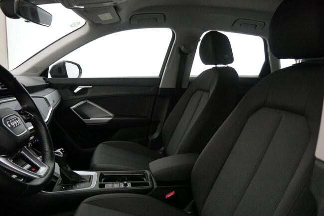 Audi Q3 image number null
