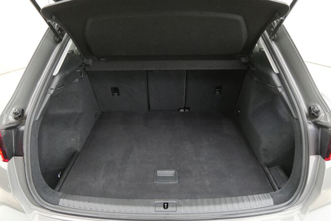 Audi Q3 image number null