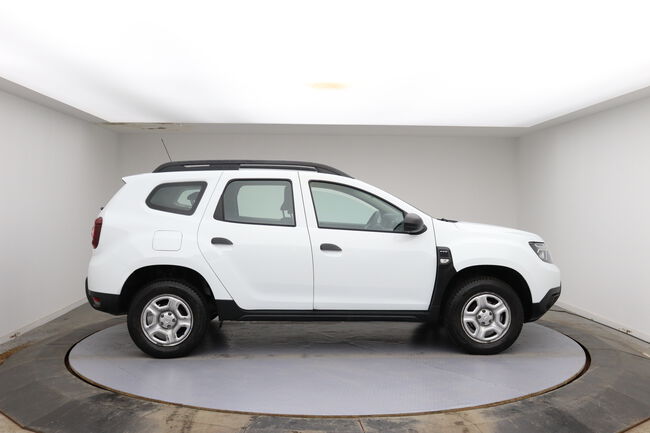 Dacia Duster image number null