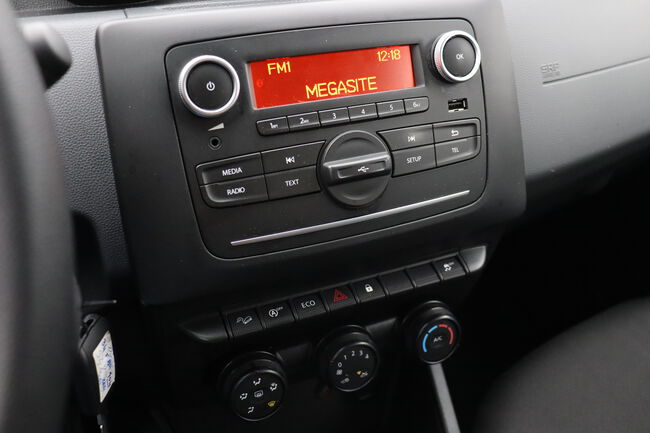 Dacia Duster image number null