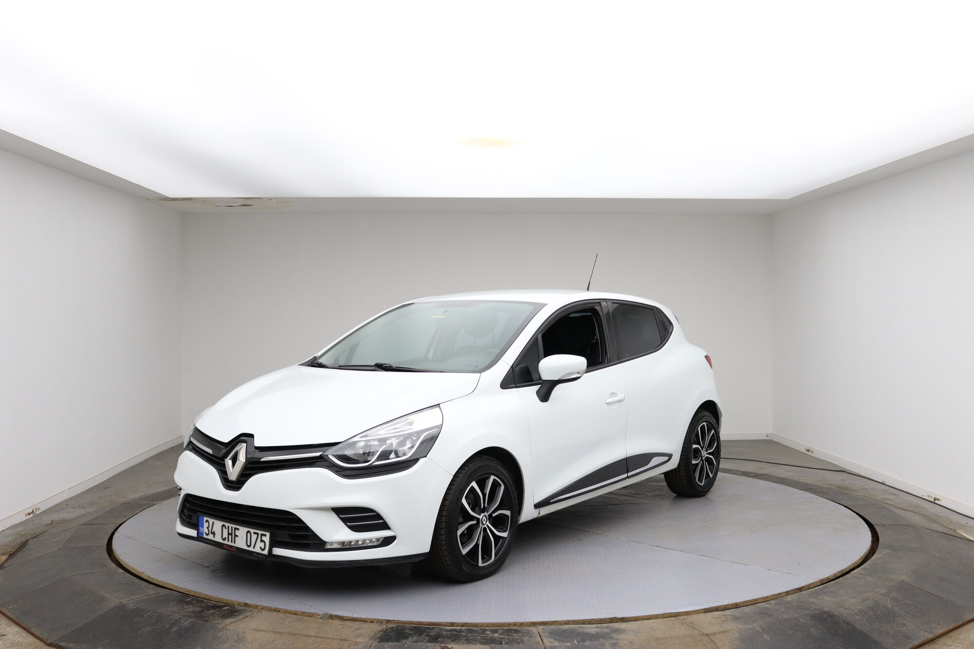 Renault Clio image number null