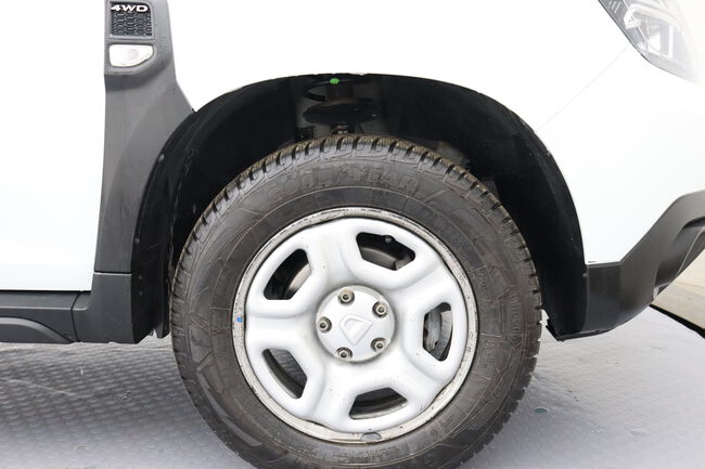 Dacia Duster image number null