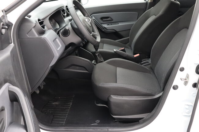 Dacia Duster image number null