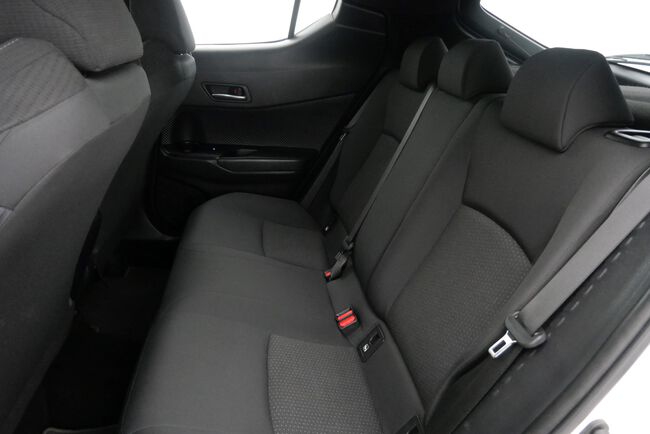 Toyota C-HR image number null