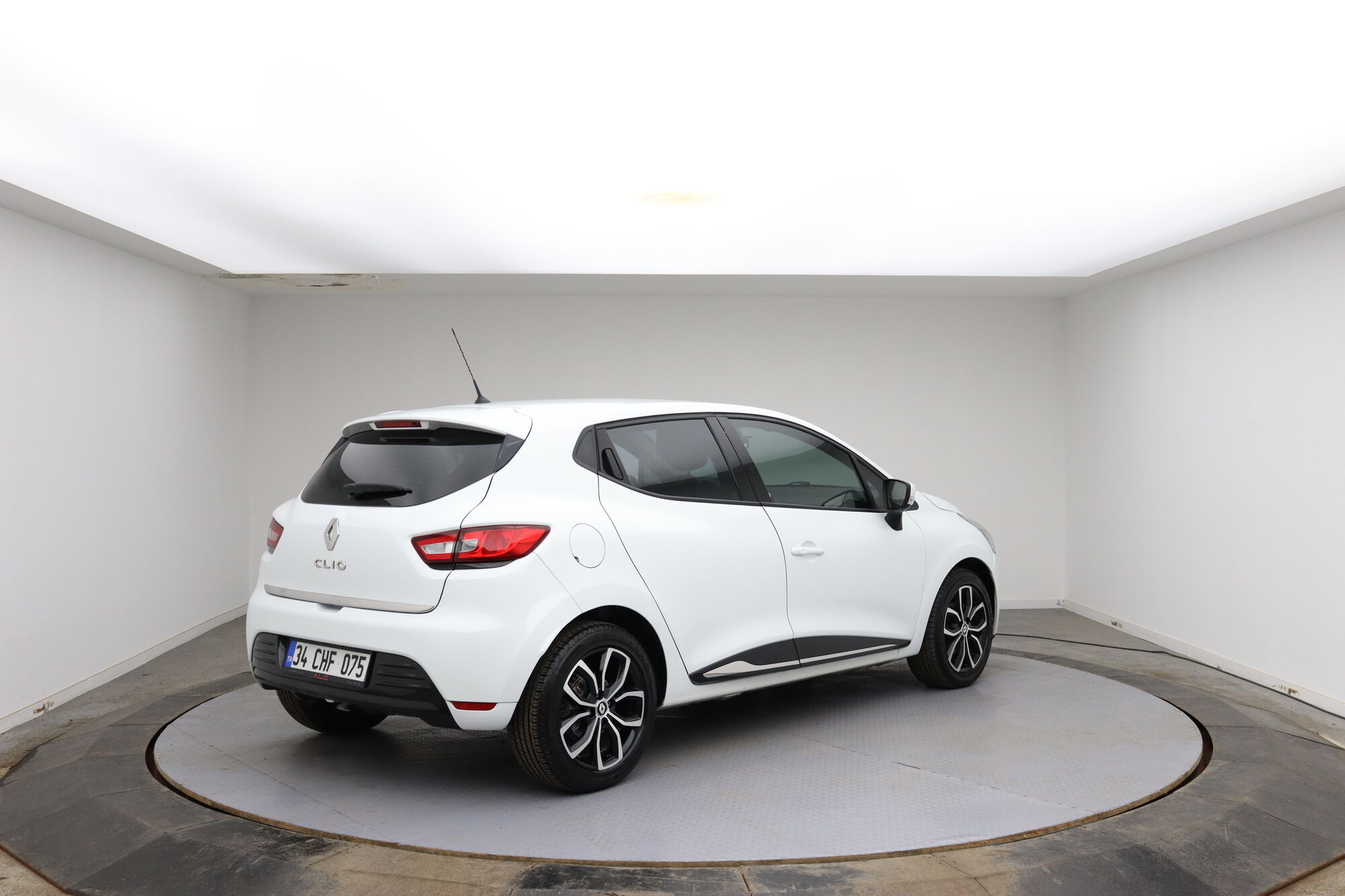 Renault Clio image number null