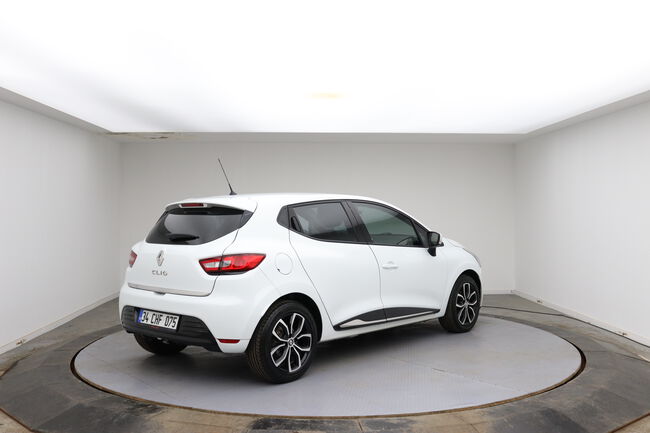 Renault Clio image number null