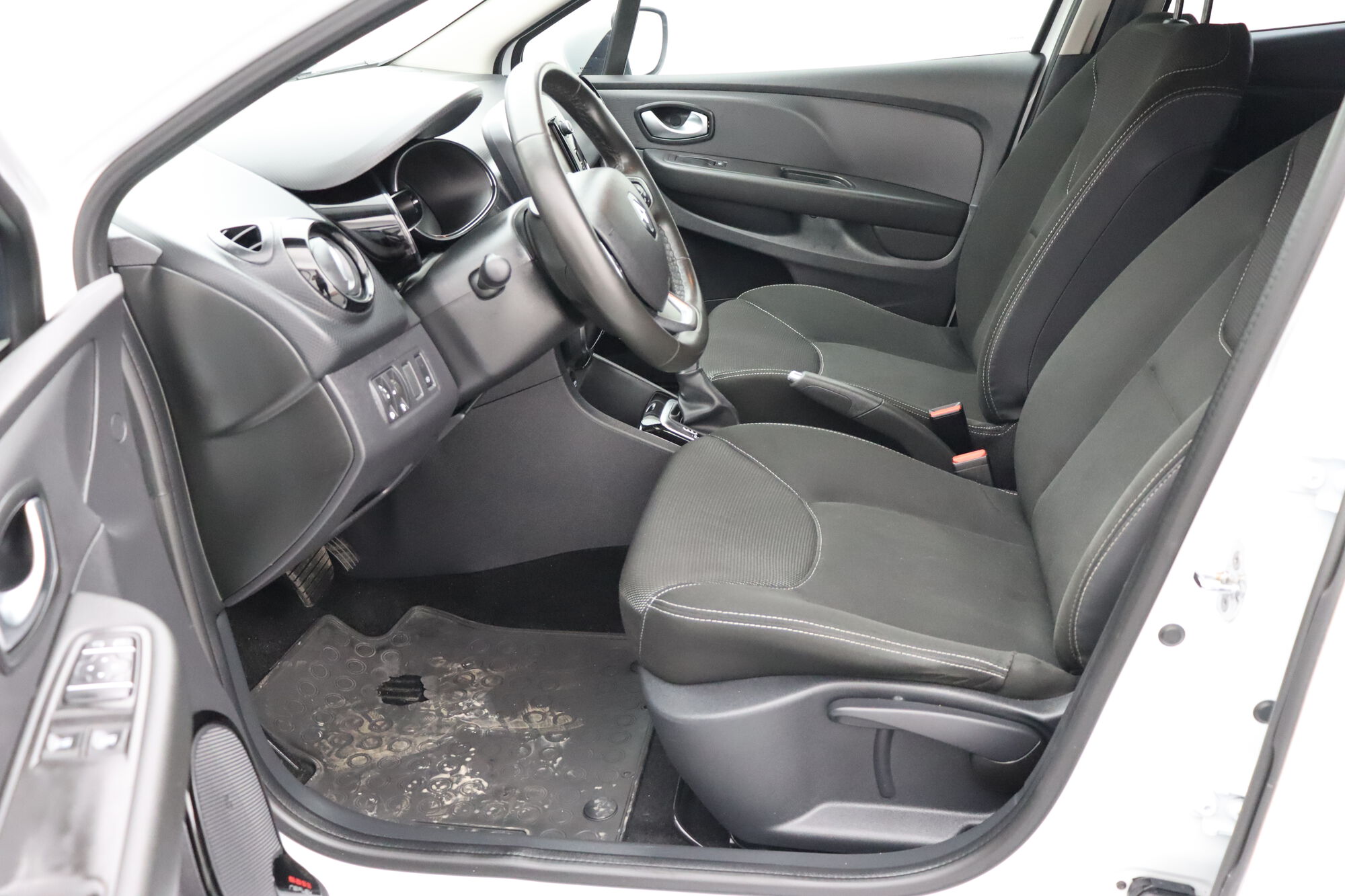 Renault Clio image number null