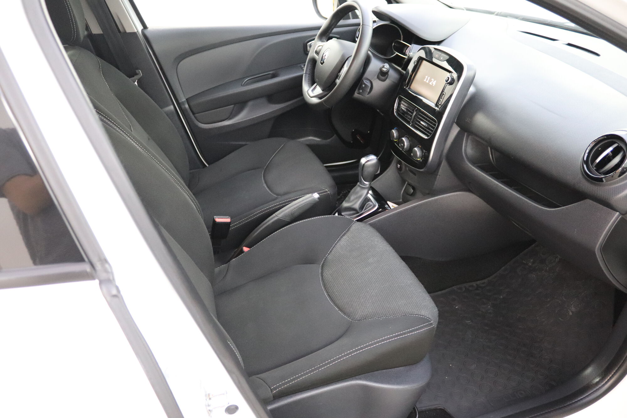 Renault Clio image number null