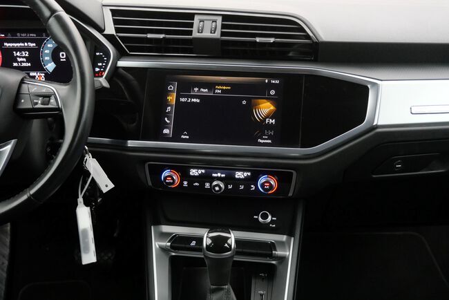 Audi Q3 image number null