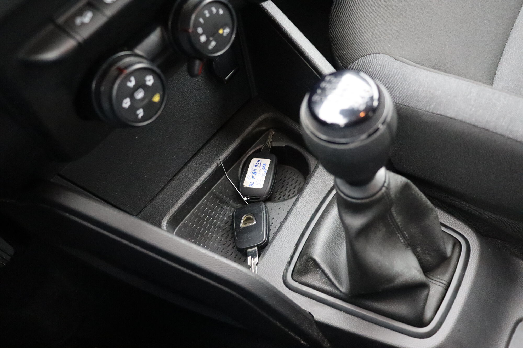 Dacia Duster image number null