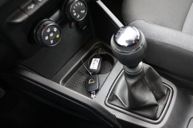 Dacia Duster image number null