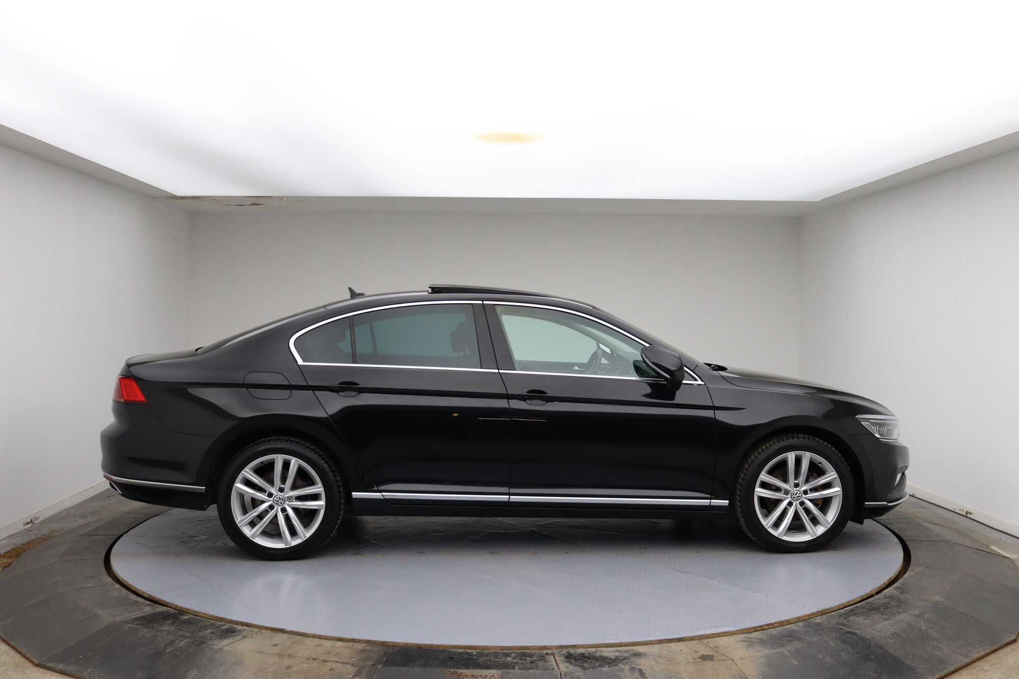 Volkswagen Passat image number null