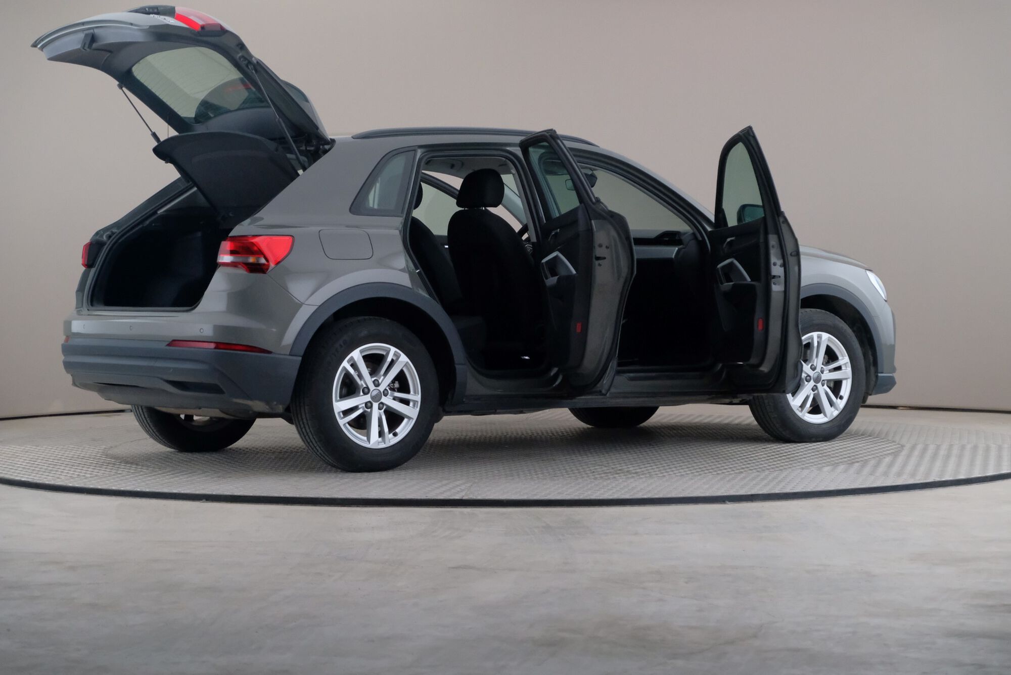 Audi Q3 image number null