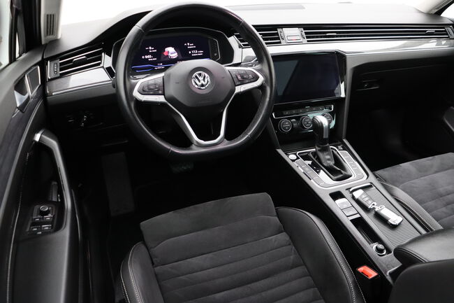 Volkswagen Passat image number null