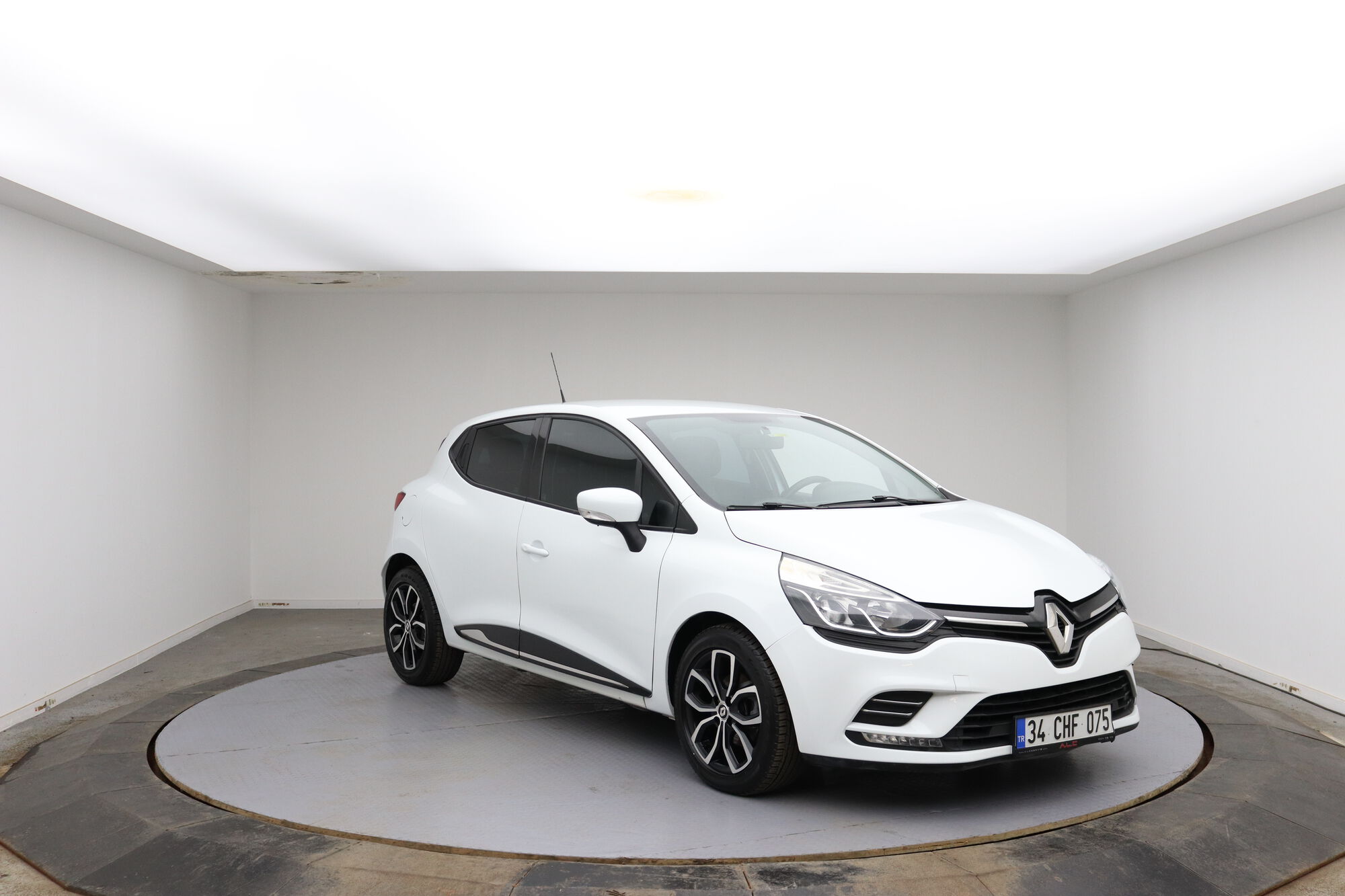 Renault Clio image number null