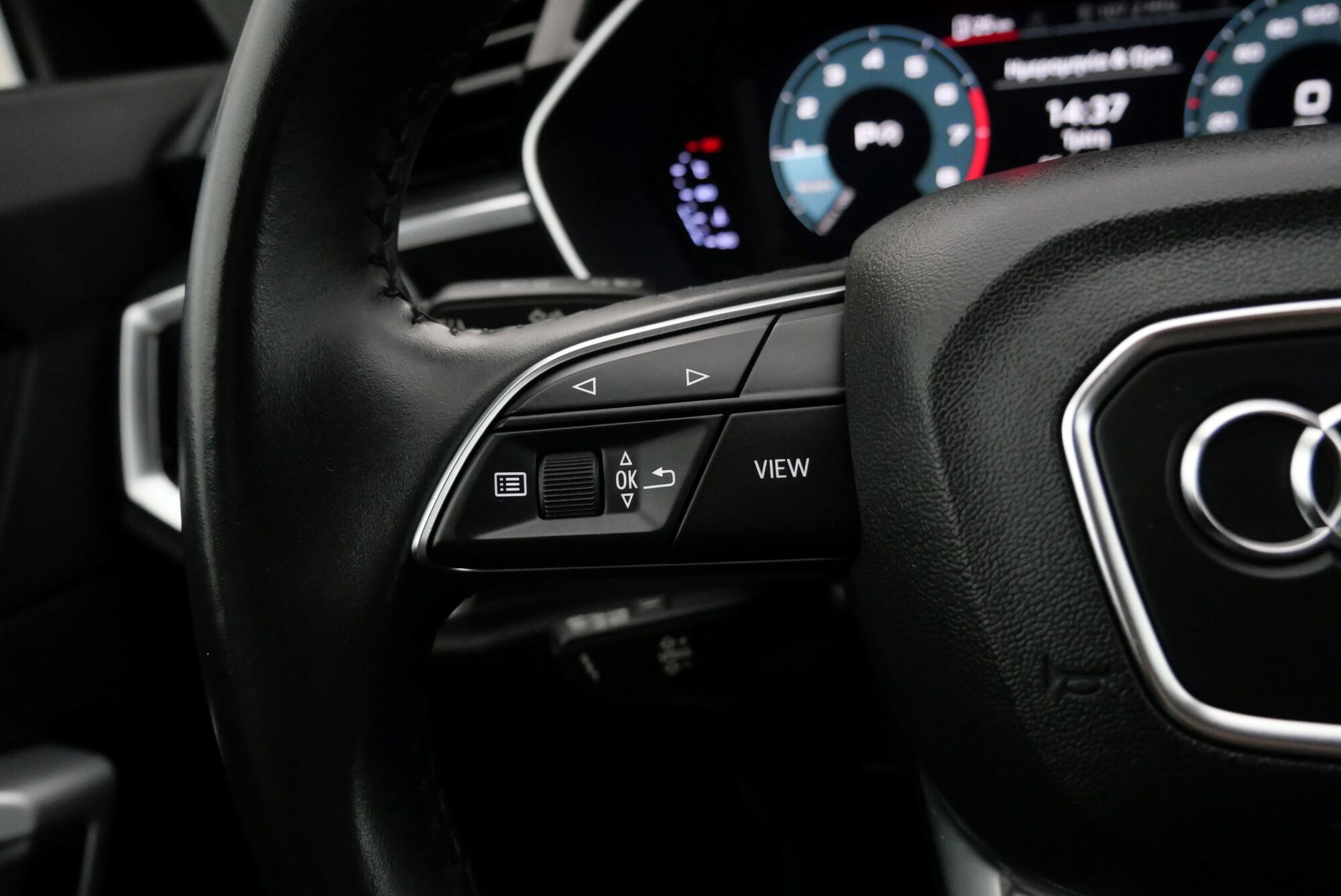 Audi Q3 image number null