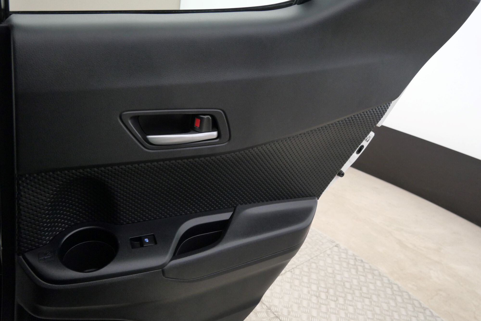 Toyota C-HR image number null