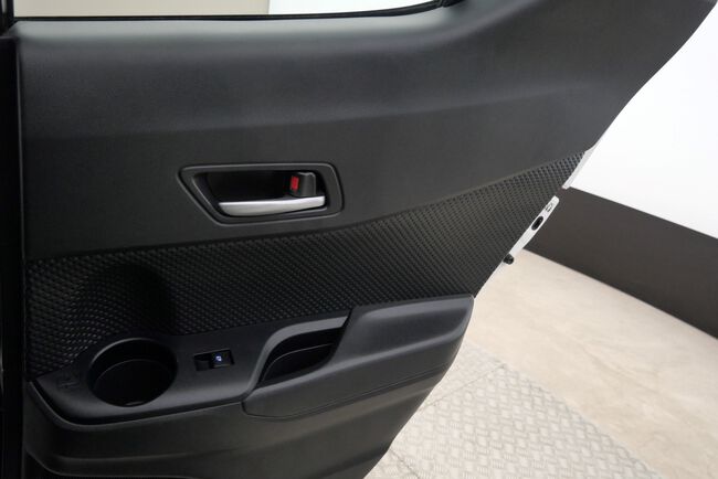 Toyota C-HR image number null