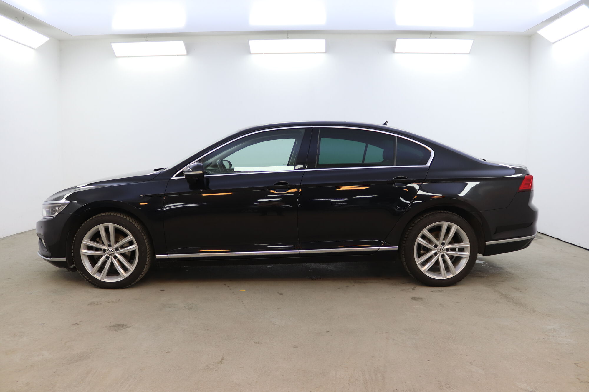 Volkswagen Passat image number null