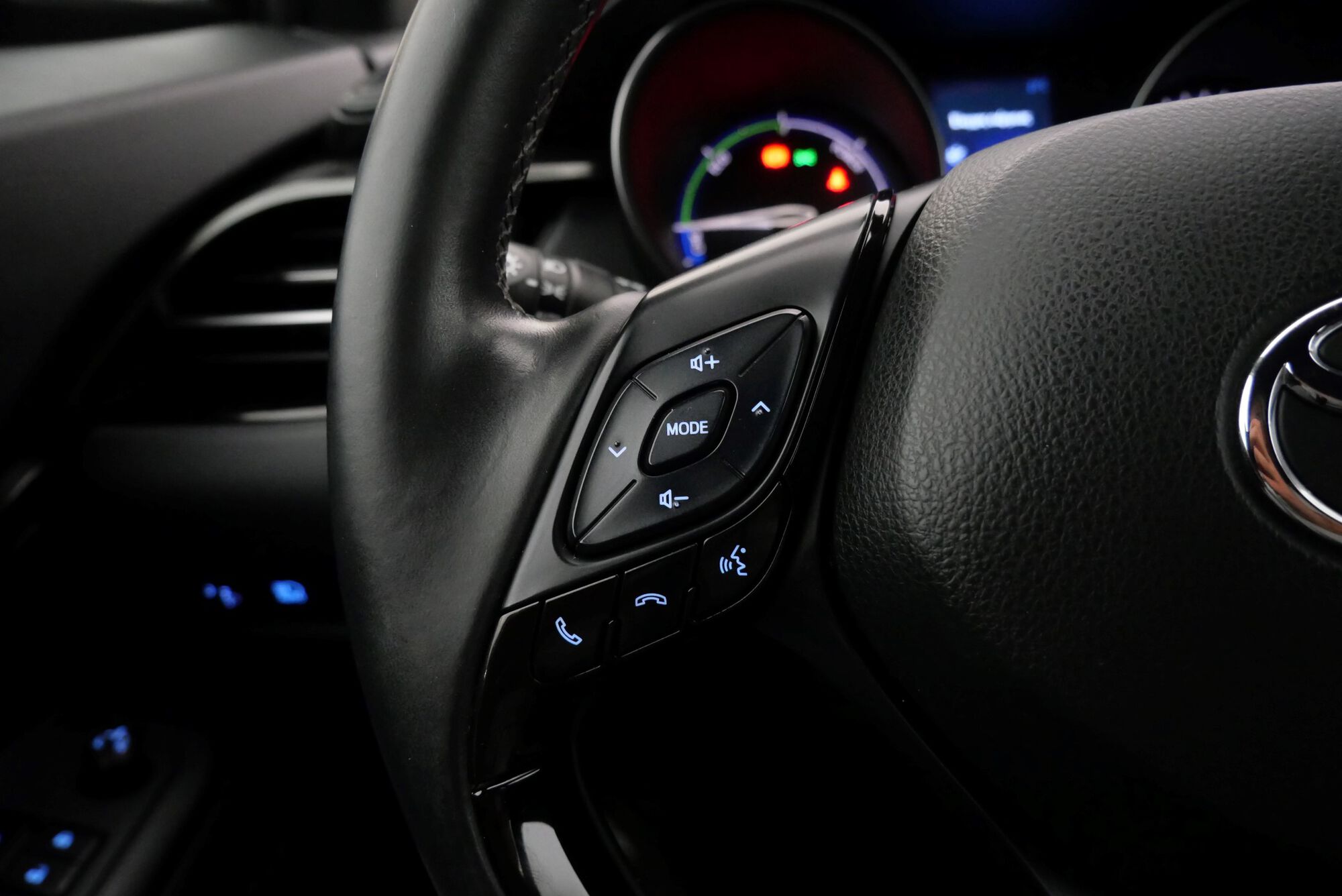 Toyota C-HR image number null