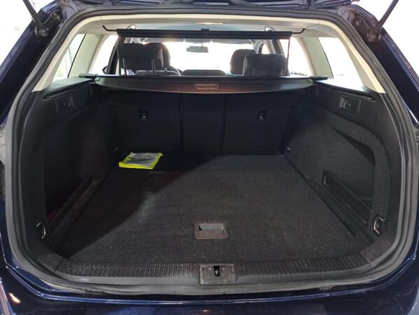 Volkswagen Passat Variant image number null