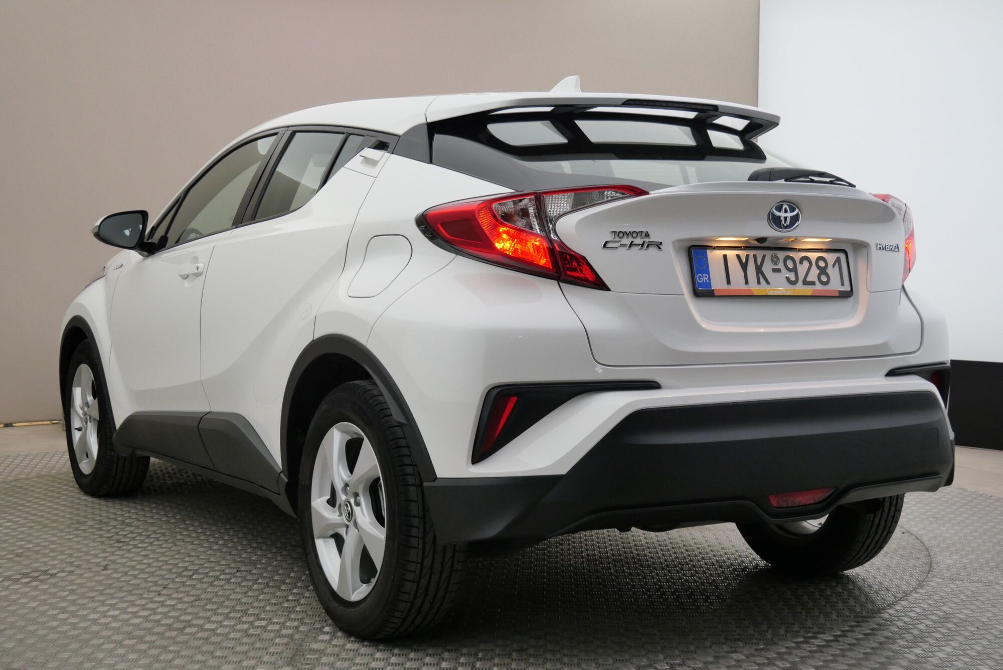 Toyota C-HR image number null