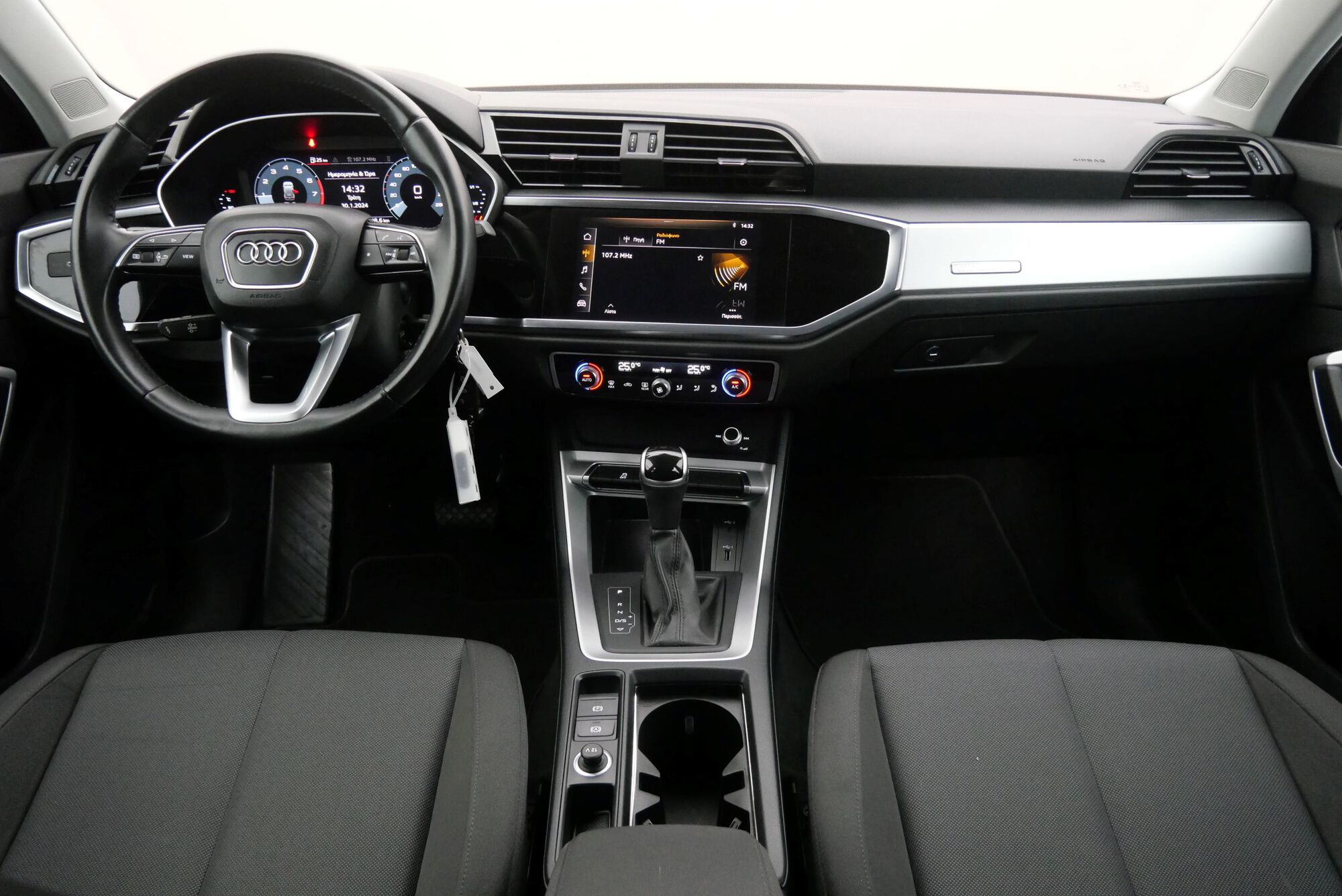 Audi Q3 image number null