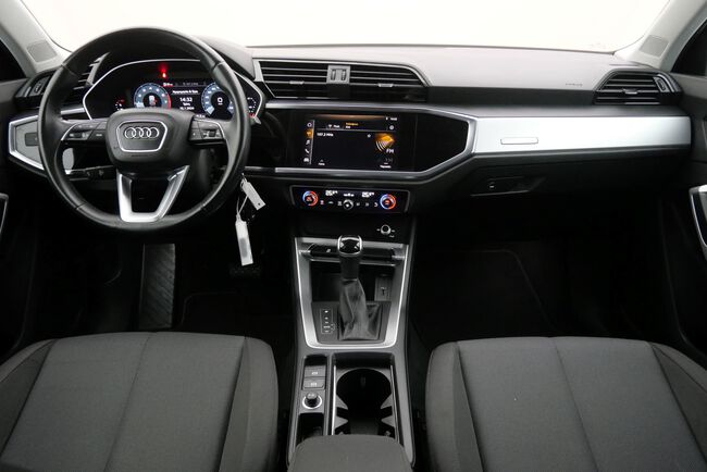 Audi Q3 image number null
