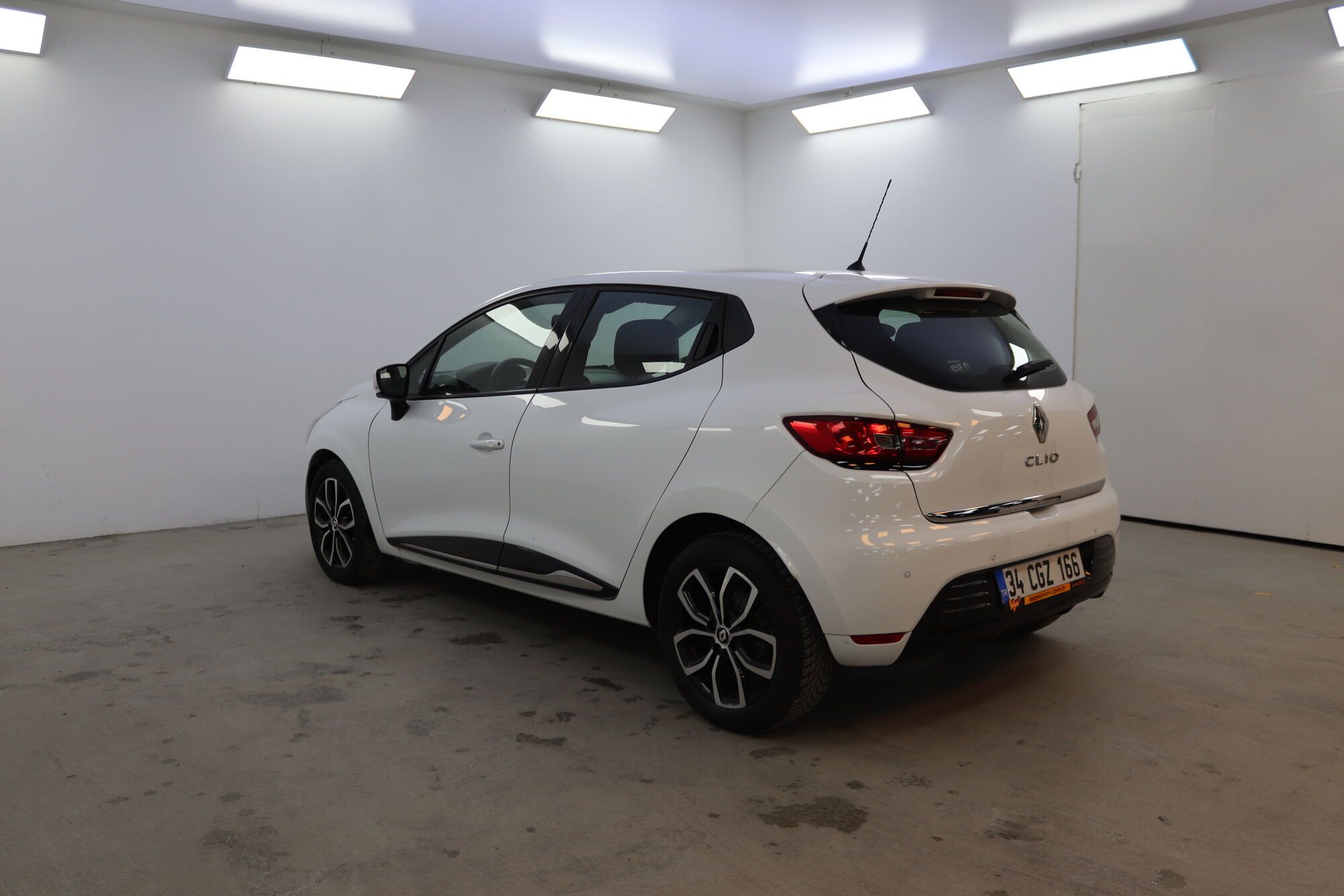 Renault Clio image number null
