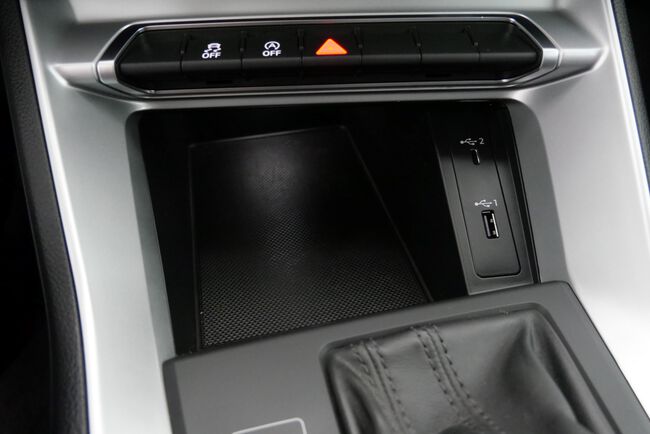 Audi Q3 image number null