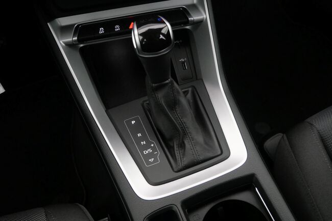 Audi Q3 image number null