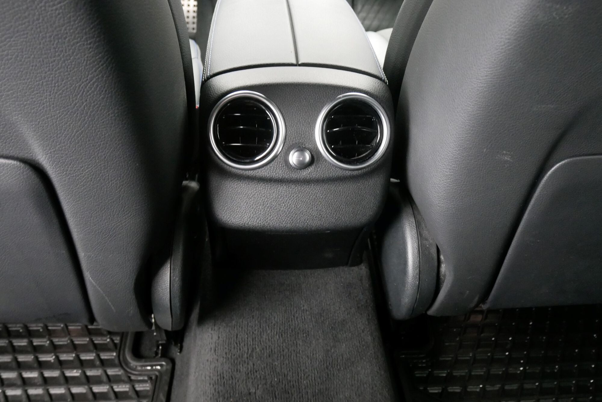 Mercedes-Benz C-Klasse image number null