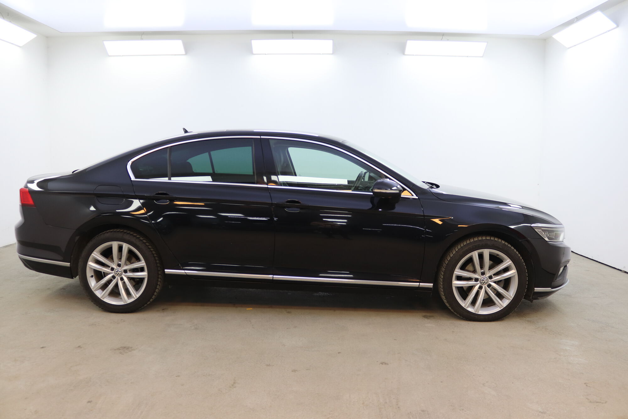 Volkswagen Passat image number null