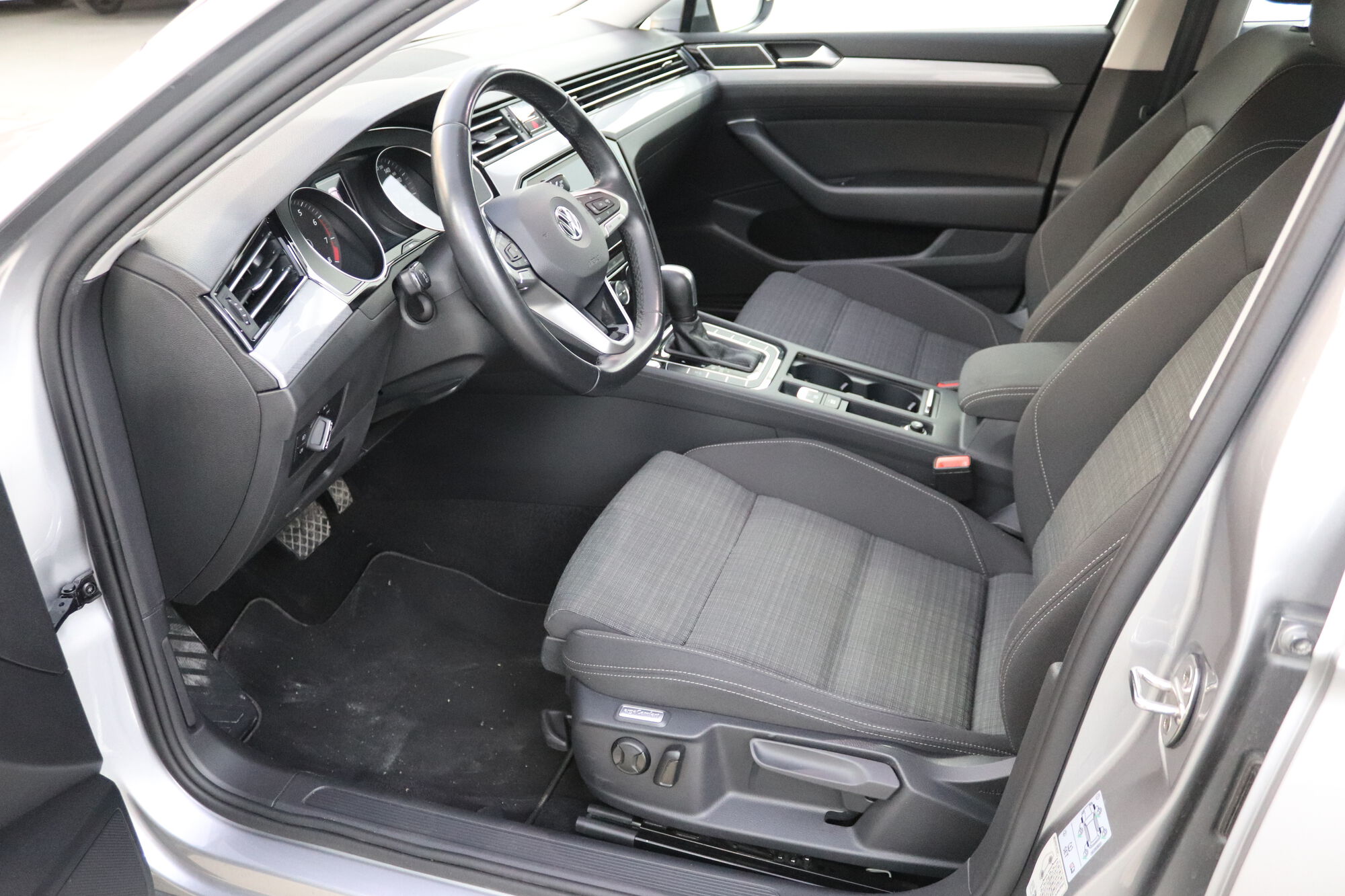 Volkswagen Passat image number null