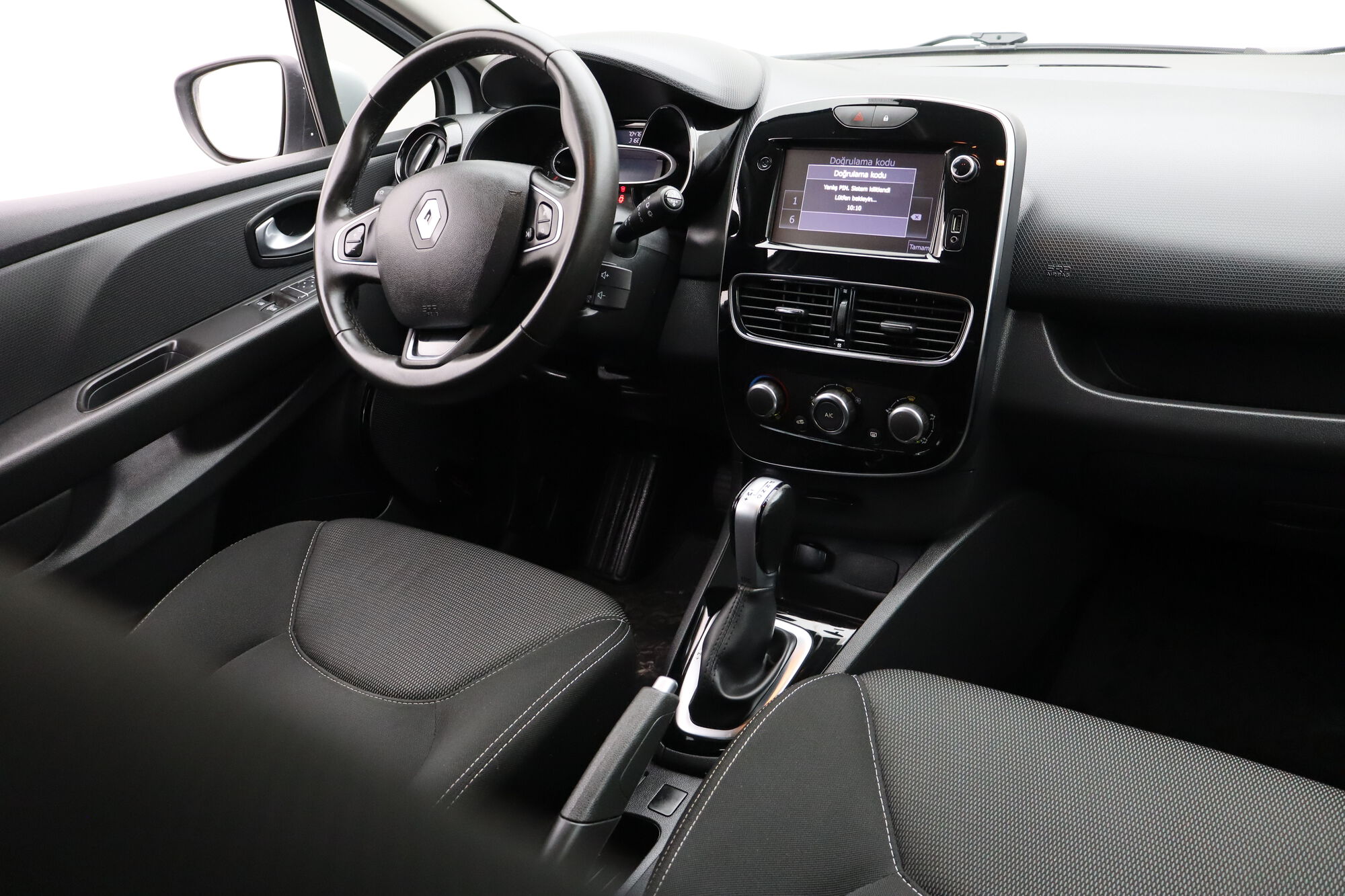 Renault Clio image number null