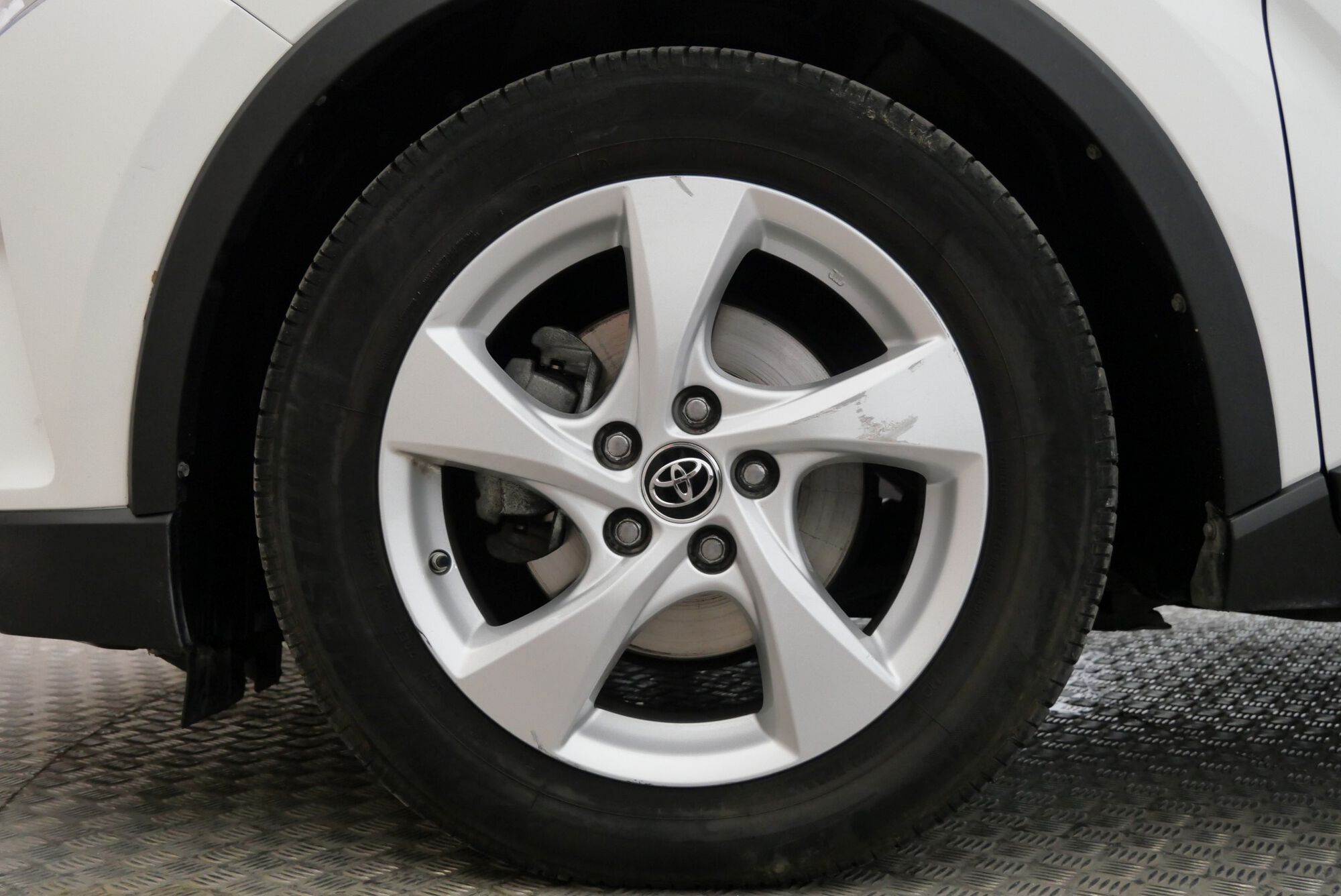 Toyota C-HR image number null